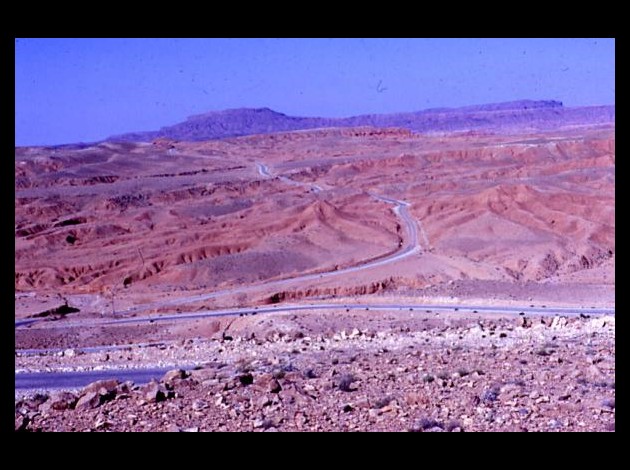 PAYSAGE LUNAIRE ENTRE L'AURES ET LE SAHARA